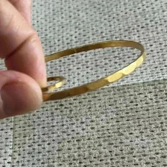 Hammered gold tone ring and bracelet - Picture 2 of 4